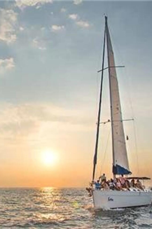 Puerto Vallarta: Luxury Sunset Sailing - Inclusions