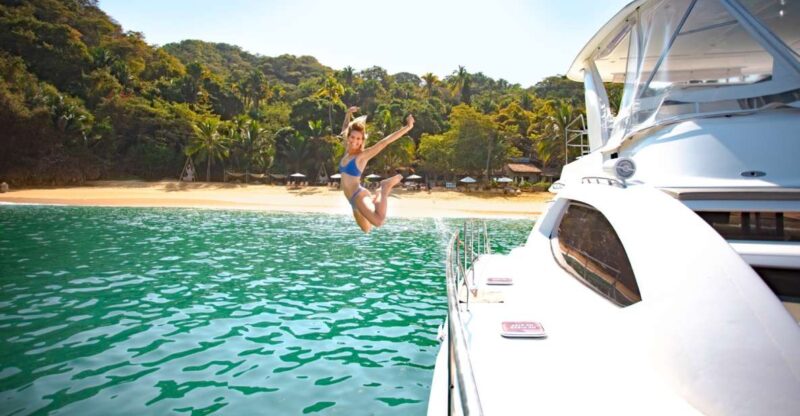 Puerto Vallarta: Luxury Yacht Tour With Lunch and Open Bar - Key Points