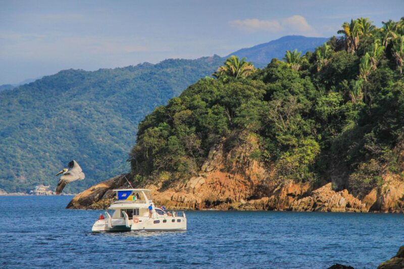 Puerto Vallarta: Luxury Yacht Tour With Lunch and Open Bar - Included in the Tour