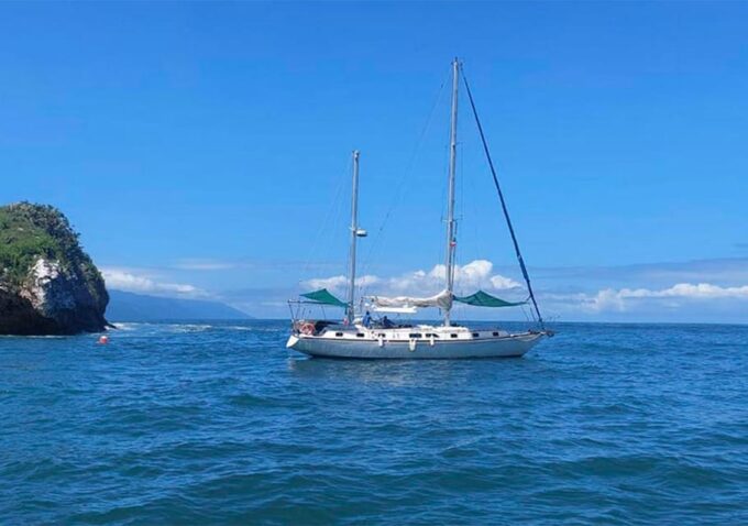 Puerto Vallarta: South Shore Sail, Snorkel and Beach - Snorkeling With Guides