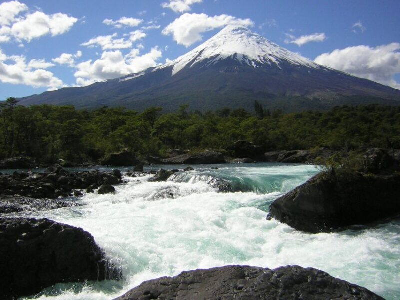 Puerto Varas: Osorno Volcano, Petrohue Falls Full-day Trip - Volcano Sightseeing