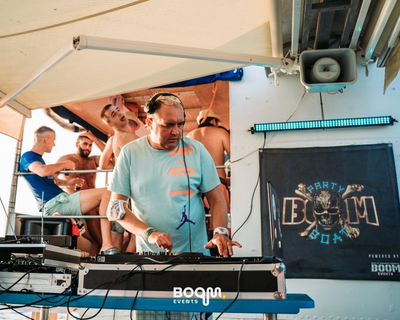 Pula: Boat Party With Dj, Swim Stop, and Nightclub Entry - Live DJ and Summer Hits