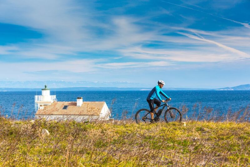 Pula: Electric Bike Sightseeing Tour - Exploring Historic Landmarks