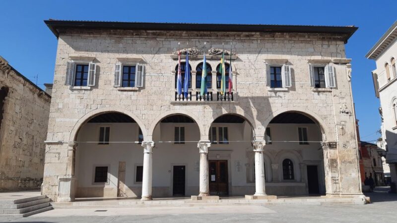 Pula: Historic Sites Private Walking Tour - Tour Experience