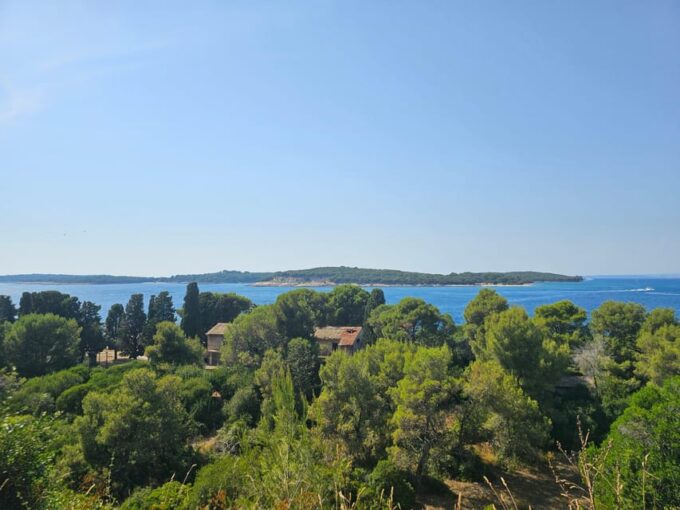 Pula: Island St. Jerolim and Kozada Kayak Tour - Unique Exploration of the Mediterranean