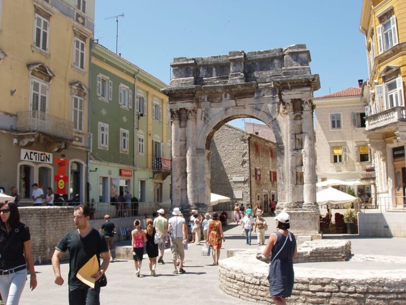Pula: Old Town Walking Tour for Foodies With Dinner and Wine - Discovering Pulas Old Town
