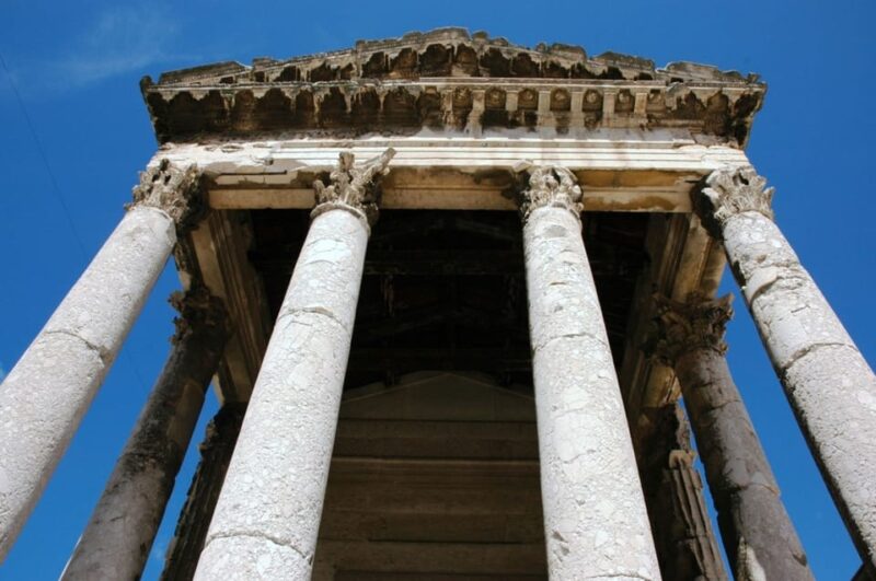 Pula: Old Town Walking Tour for Foodies With Dinner and Wine - Itinerary and Meeting Point