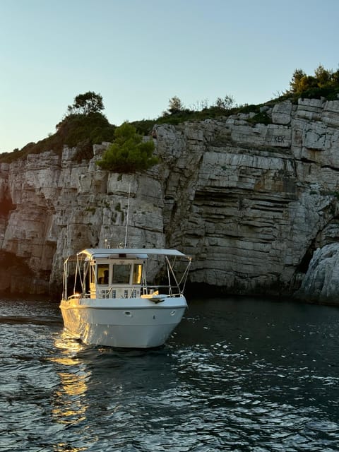 Pula: Sunset Dolphin Watching Boat Tour Around N.P Brijuni - Welcome Drink and Views