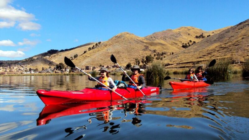 Puno: Kayaking in the Uros VIP - Kayaking Adventure