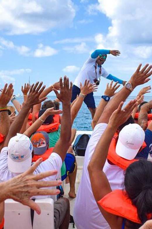 Punta Cana: Catamaran Boat to Saona Island With Buffet Lunch - Dining Experience