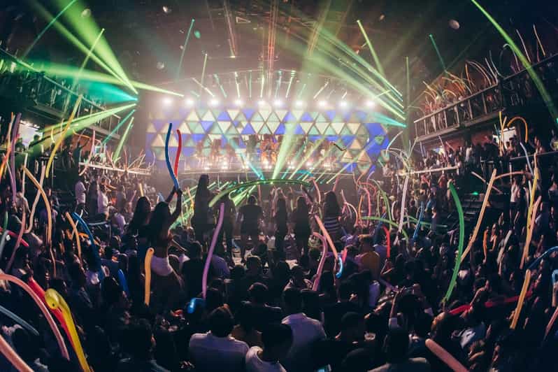 Punta Cana: Coco Bongo Nightclub With Round-Trip Transfer - Performers and Atmosphere