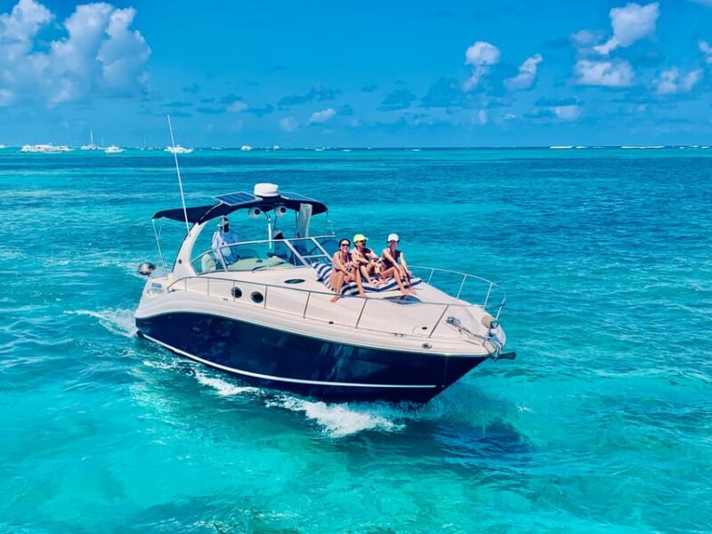 Punta Cana: Luxury Yacht Cruise With Snorkeling and Lunch - Food and Beverages