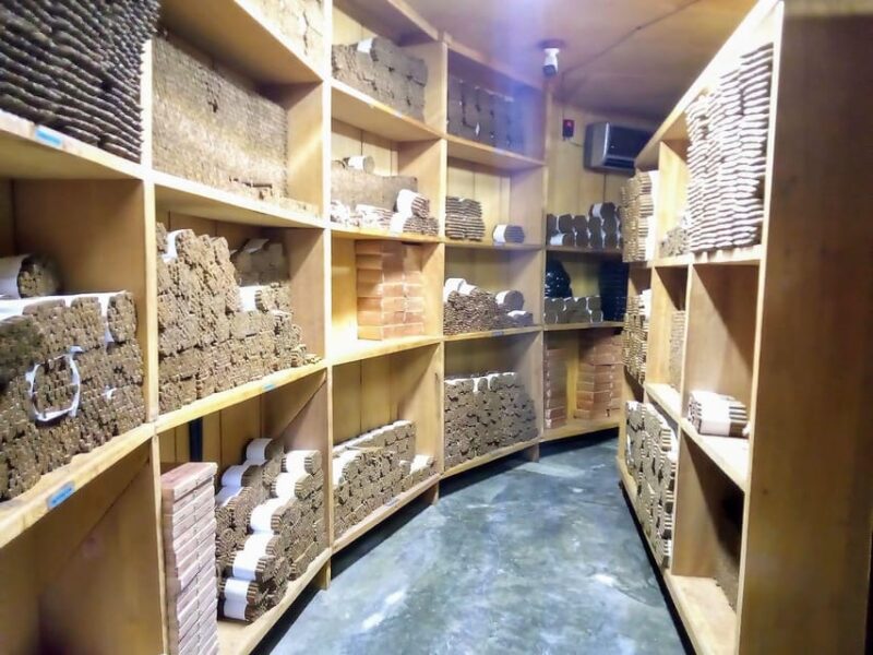 Punta Cana: Shopping Tour In Don Lucas Cigar Factory - Mundo Auténtico Experience