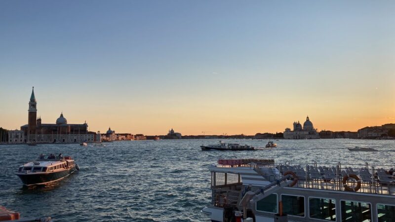 Punta Sabbioni - Venice at Sunset: Boat Tour With Aperitif - Onboard Amenities and Aperitif