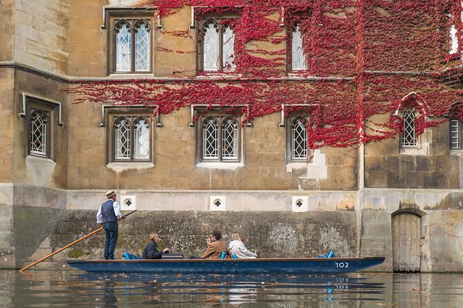 Punting Tour in Cambridge - Quintessentially English Adventure