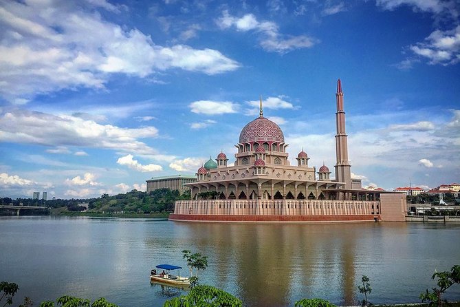 Putrajaya City & Bridges Tour With Batu Caves & Lunch - Visiting Batu Caves