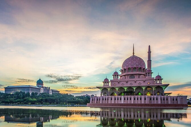 Putrajaya City Tour With Batu Caves and Traditional Boat Ride - Gliding Through Scenic Waterways