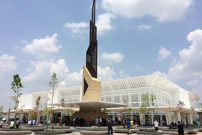 Putrajaya Tour - Exploring Putrajayas Landmarks