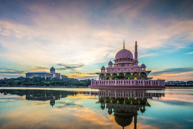Putrajaya Tour With Traditional Boat Cruise & Pink Mosque (Private) - Itinerary Highlights