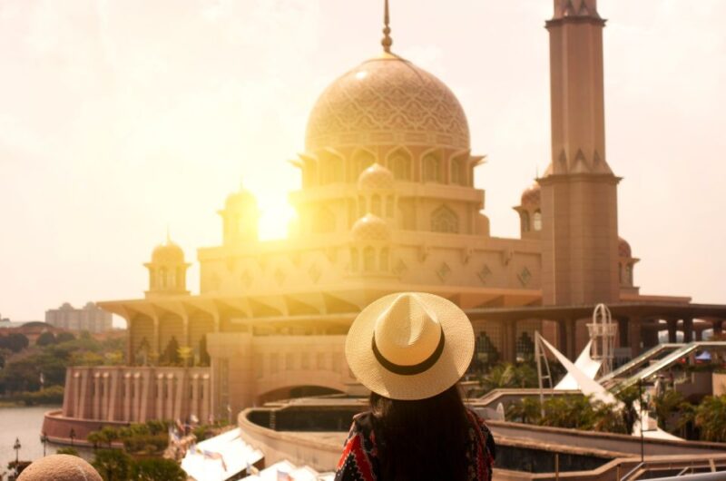 Putrajaya Visit and Lake Cruise: Tour From Kuala Lumpur - Key Points