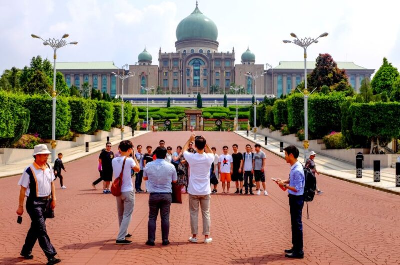 Putrajaya Visit and Lake Cruise: Tour From Kuala Lumpur - Transportation and Accessibility