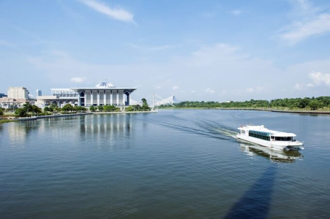 Putrajaya Visit and Lake Cruise: Tour From Kuala Lumpur - Visit the Agricultural Heritage Park
