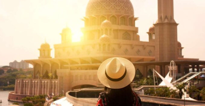 Putrajaya Visit and Lake Cruise: Tour From Kuala Lumpur - Cruise on Putrajaya Lake