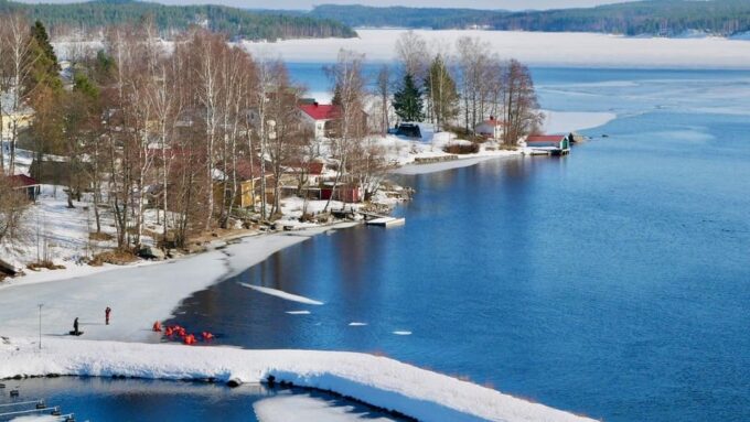 Puumala: Private Ice-Floating Experience at Lake Saimaa - Participant Requirements and Recommendations