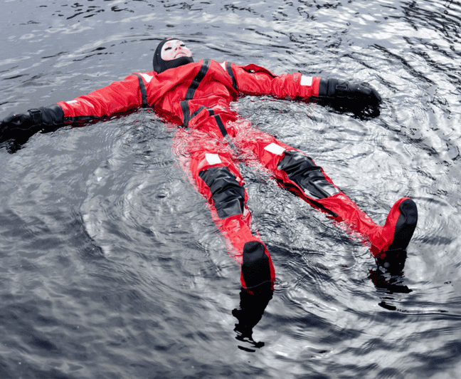Pyhäntunturi: Ice Floating & Sauna Experience - Experience Highlights