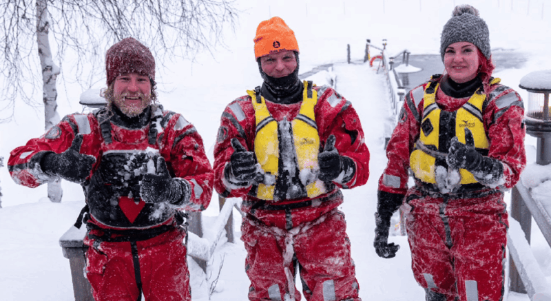 Pyhäntunturi: Ice Floating & Sauna Experience - Participant Restrictions