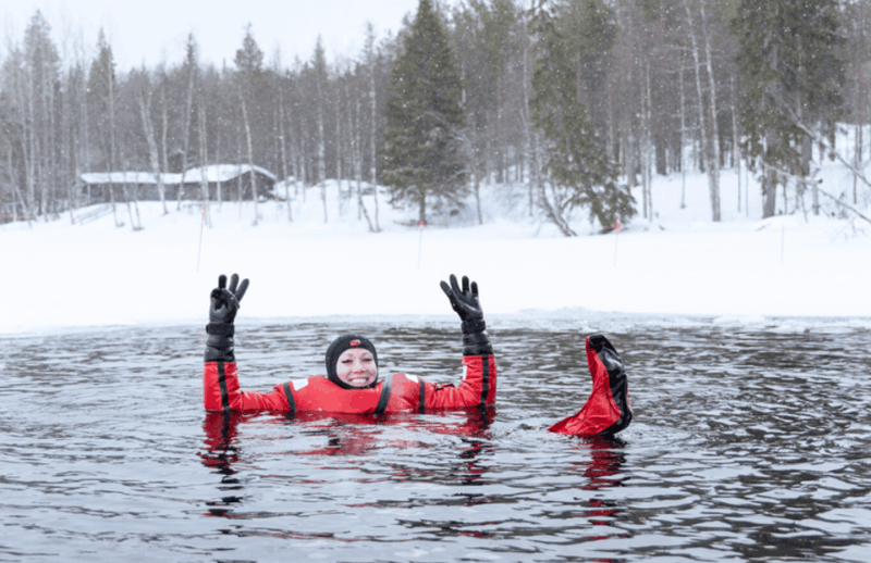Pyhäntunturi: Ice Floating & Sauna Experience - Preparation and What to Bring