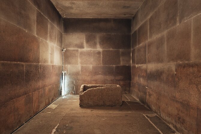 Pyramids: an Extraordinary Journey to the Heart of the Pyramids of Egypt - Captivating Narratives and Insights