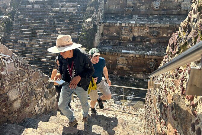 Pyramids of Teotihuacan and restaurant la Gruta (Original) - Return to Mexico City