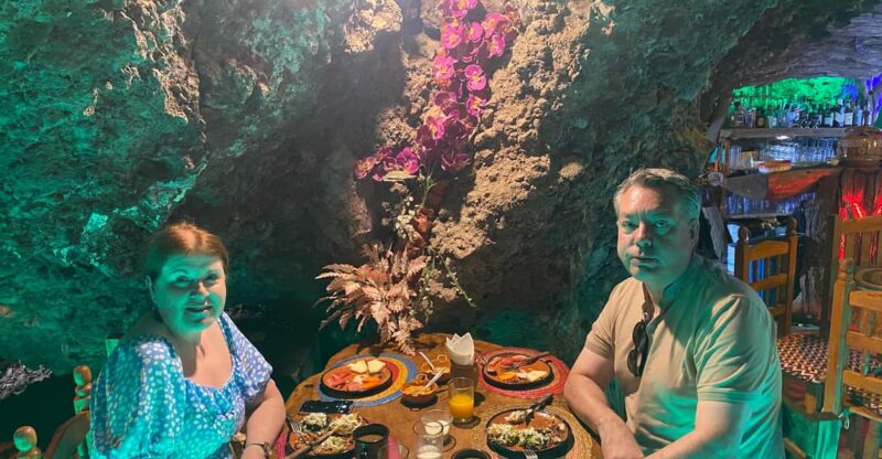 PYRAMIDS of Teotihuacán: Breakfast and Transport Included. - Included Services and Accessibility