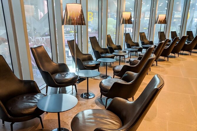 Qatar: Doha Hamad International Airport (DOH) Al Maha Lounge - Connectivity and Entertainment