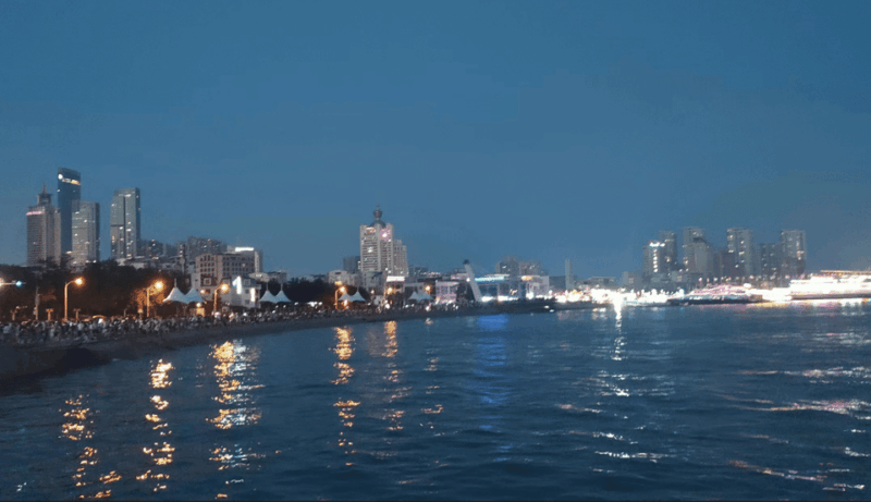 Qingdao Walking Night Tour With Seafood Hot Pot and Beer - Tour Experience