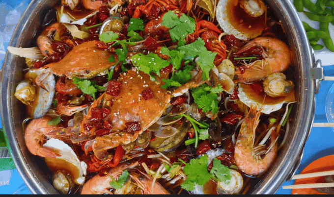 Qingdao Walking Night Tour With Seafood Hot Pot and Beer - Seafood Hot Pot Dinner