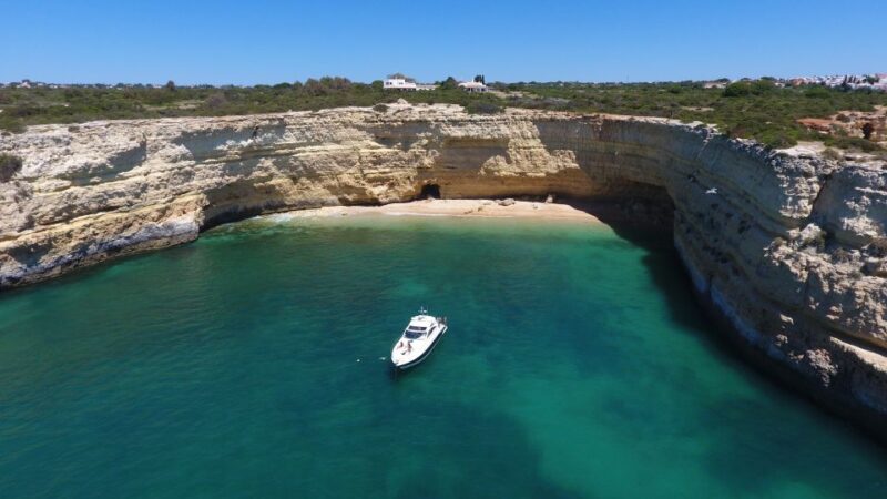Quarteira: Atlantis Yacht Charter & Algarve Coast Tour - On-board Amenities