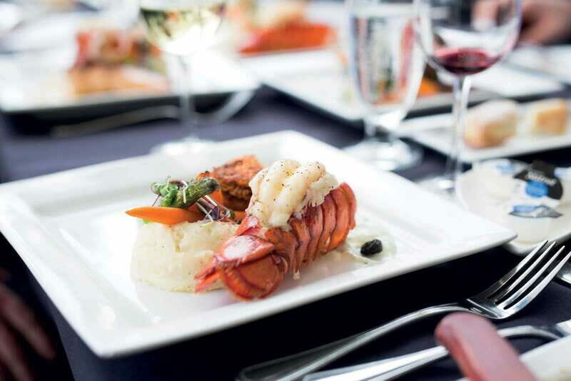 Québec City: 3 or 5-Course Dinner Cruise with DJ & Dancing - The Experience in Detail