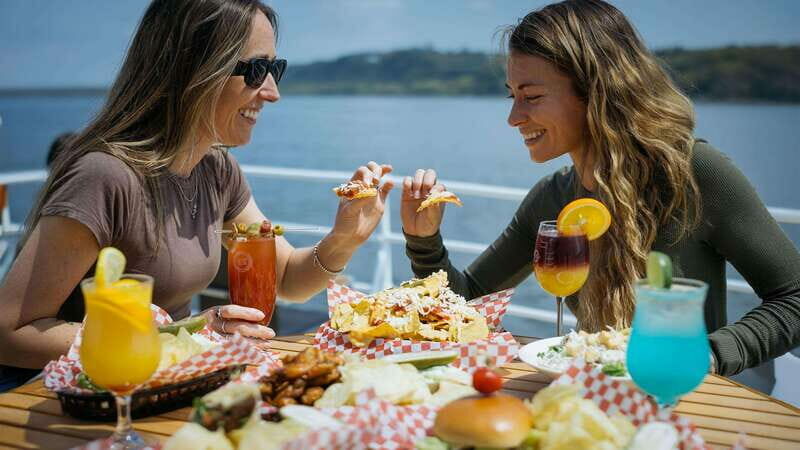 Québec City: Guided Sightseeing River Cruise - Food, Drinks, and Amenities