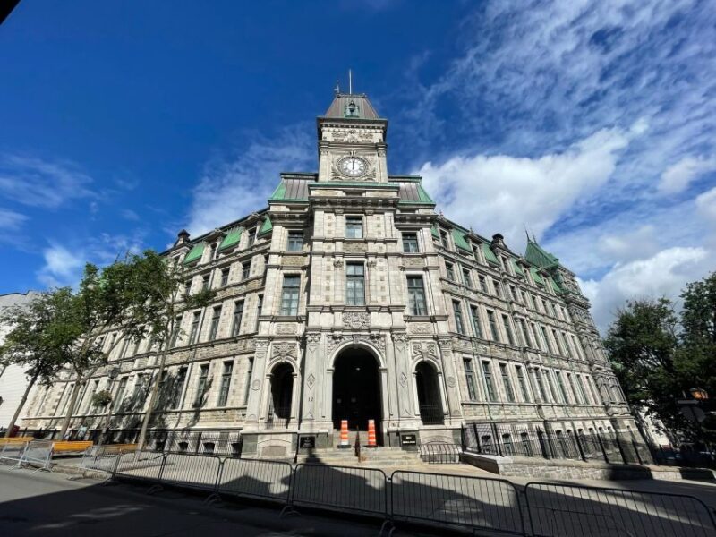 Quebec City: Historic District Walking Tour (2h) - Guided Tour of Key Historical Sites