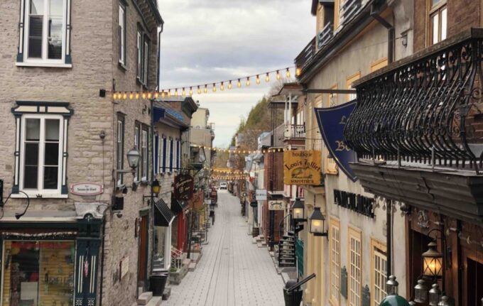 Quebec City: Old Quebec Walking Tour With Funicular Ride - Professional Guide Insights