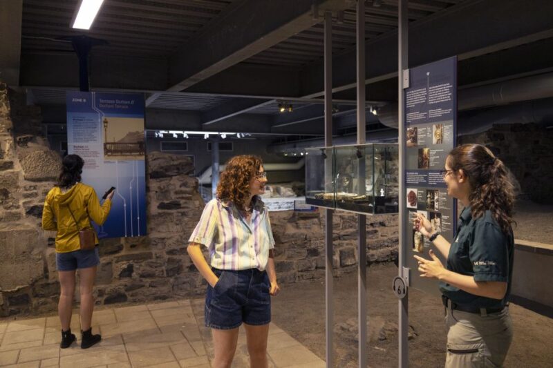 Quebec City: Saint-Louis Forts and Châteaux Guided Site Tour - Exploring the Site