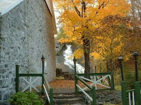 Quebec: City Tour, Montmorency Falls & Île d'Orléans Tour - Exploring Old Quebec and Beyond: The Itinerary Breakdown