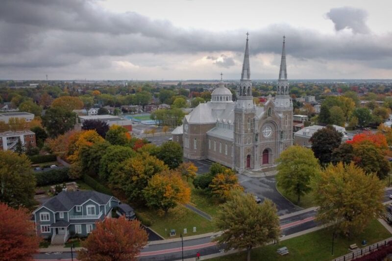 Quebec: Self-Guided Driving Audio Tour App - Exploring Quebec City