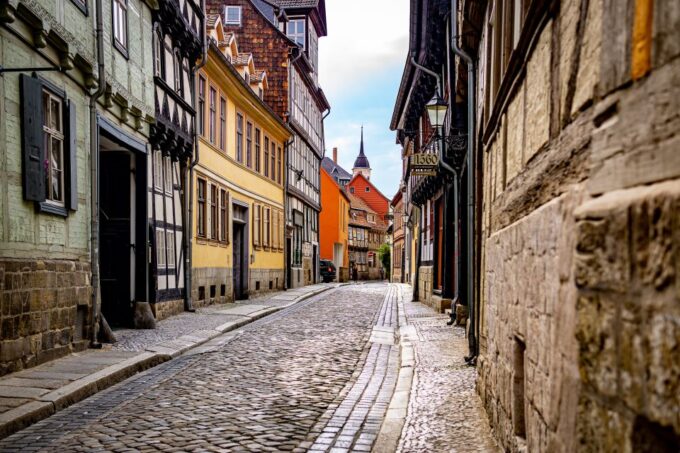 Quedlinburg: Guided City Highlights Walking Tour - Dogs Welcome
