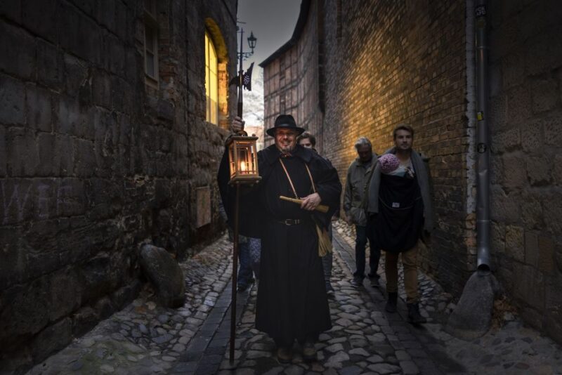 Quedlinburg: Historical Old Town Evening Walking Tour - Tour Highlights