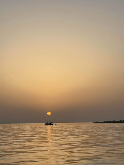 Queen Bee Sunset Cruise With Swim Stops and Dinner - Key Points