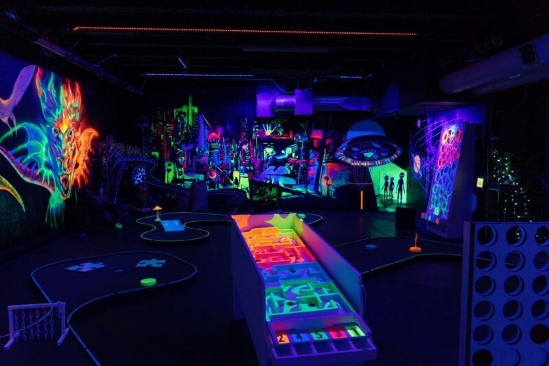 Queenstown: Indoor Putt N Glow Mini Golf - Experience Highlights