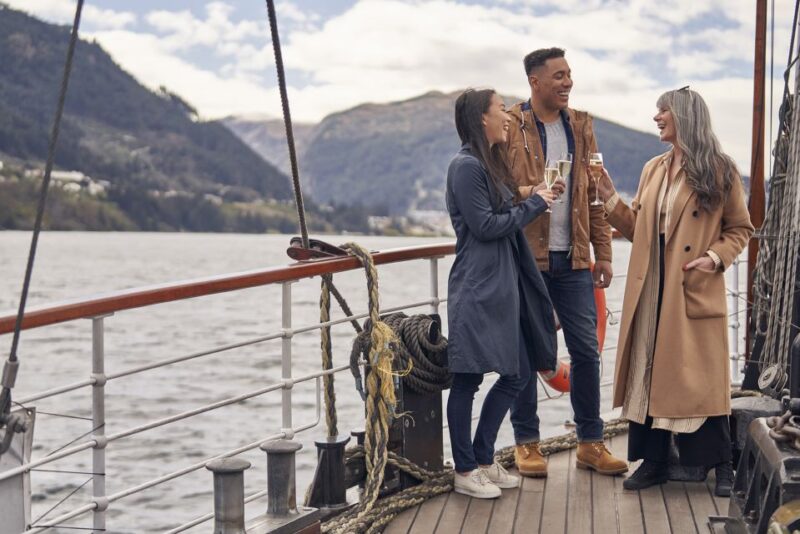 Queenstown: TSS Earnslaw Cruise of Lake Whakatipu - Onboard Amenities and Facilities